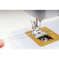 PRIXTON - Macchina Da Cucire Portatile P120 - Cassetto Per Accessori - Lampada Integrata - 16 Tipi Di Schemi - Pedale Incluso - Colore Giallo 10 PRIXTON - Macchina Da Cucire Portatile P120 - Cassetto Per Accessori - Lampada Integrata - 16 Tipi Di Schemi - Pedale Incluso - Colore Giallo -Elettrodomestici Negozio 86655525 4