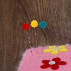 HIASDFLS Spilli A Testa Di Fiore, Spilli Da Cucito Dritti Colori Assortiti Spilli Patchwork Con Custodie Trasparenti Per Progetti Di Cucito Artigianato Da Sarta 200 Pezzi -Elettrodomestici Negozio 88133756 5